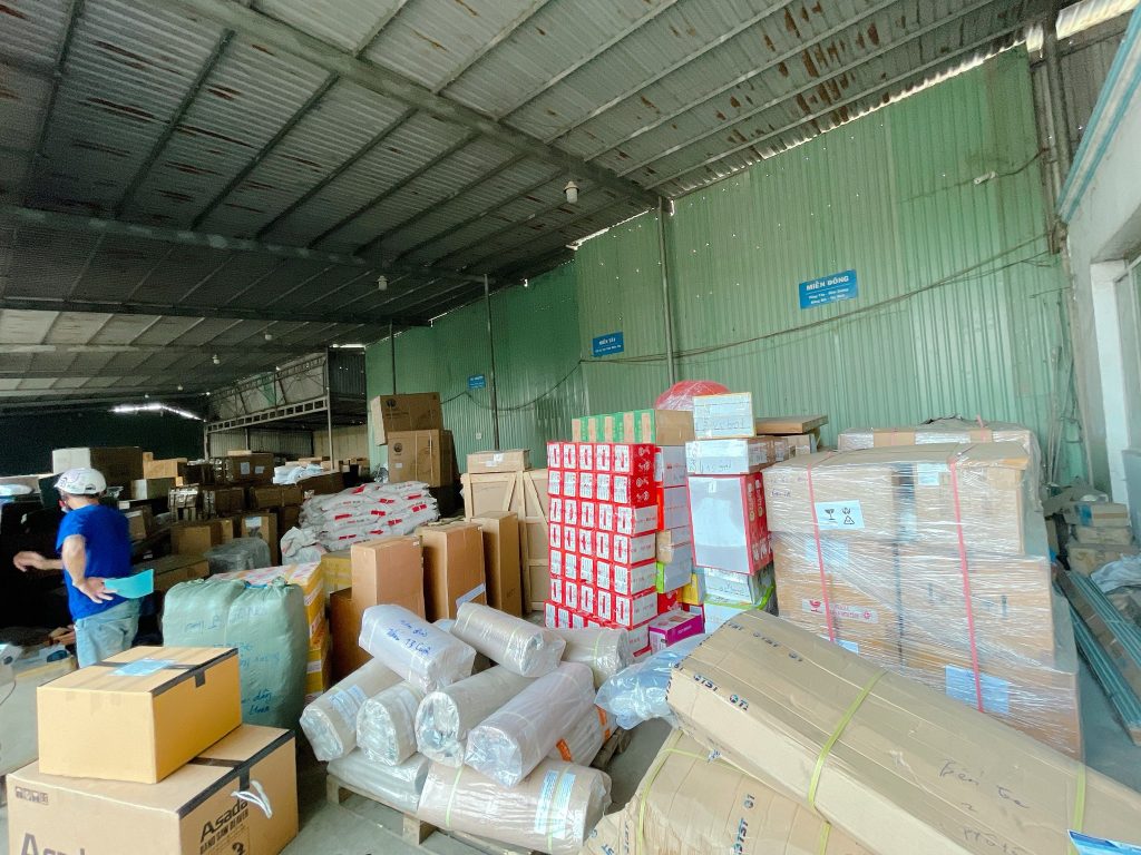 bãi kho siêu rộng của Trong Tấn