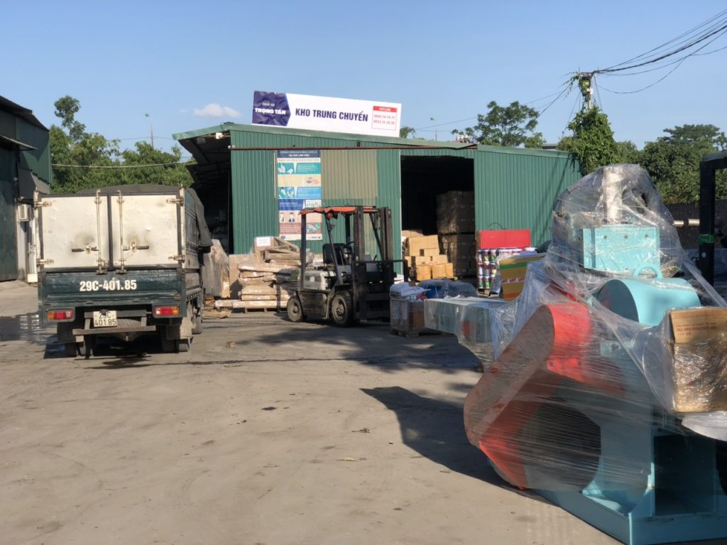kho trọng tấn rộng rãi thoáng mát thuận lợi cho việc giao nhận hàng