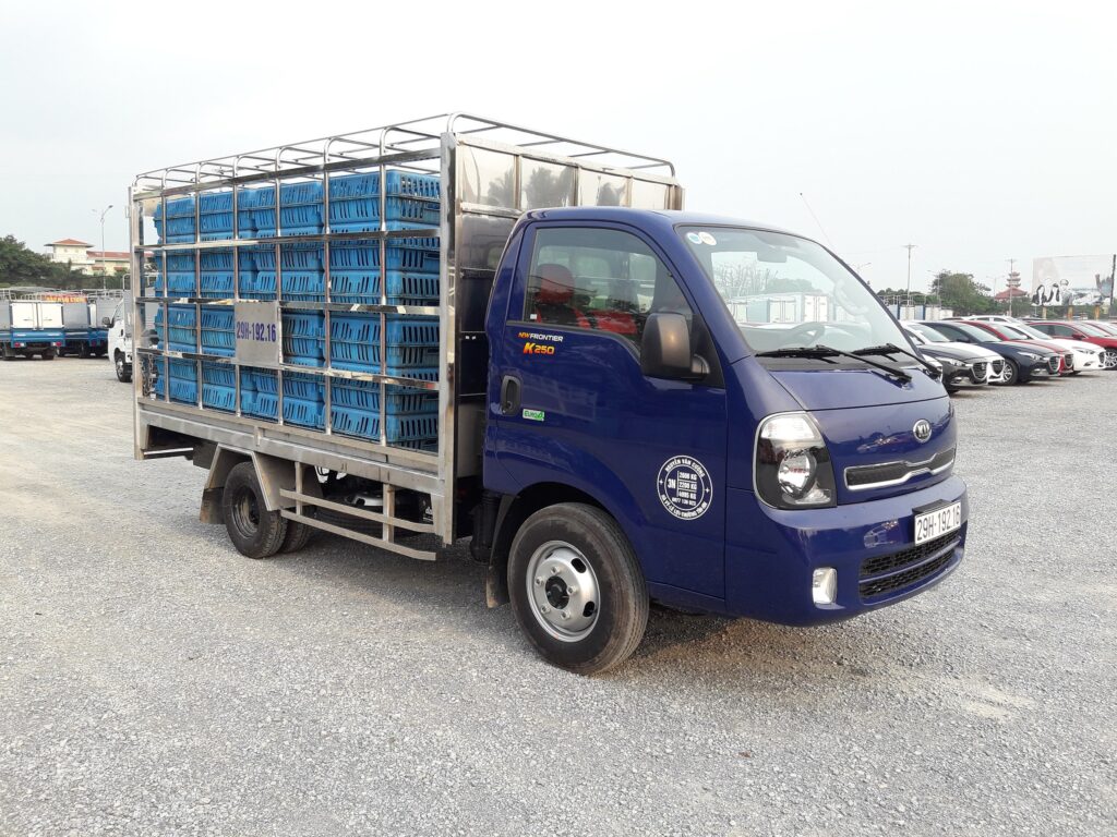 Xe tải chở hàng 1 tấn