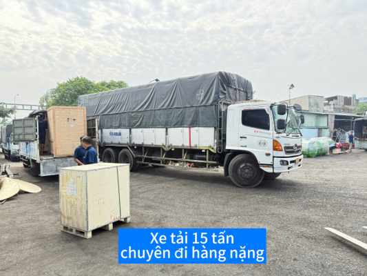 xe 15 tấn chở hàng