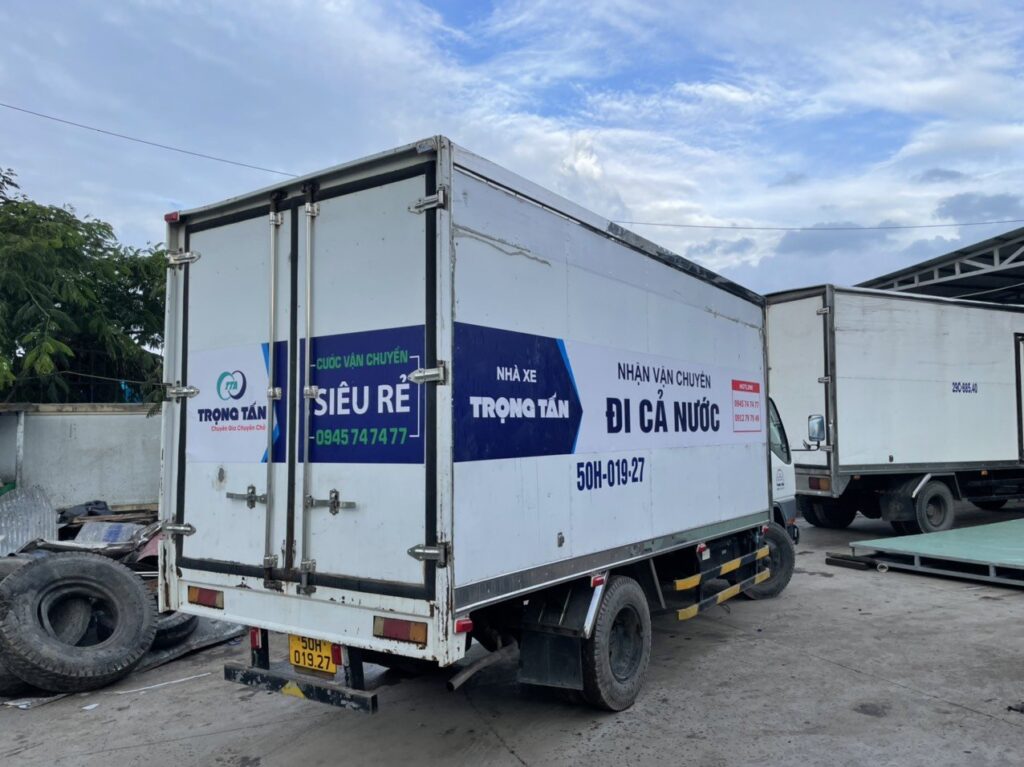 xe tai cho hang 15 tan thung kin