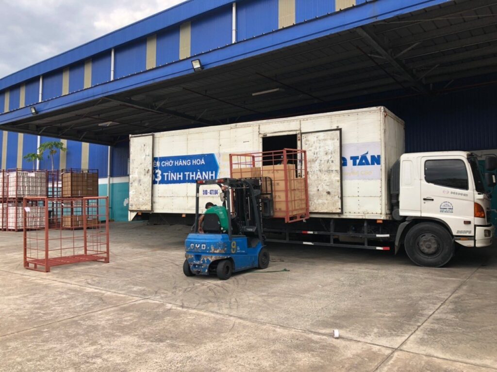 xe tai cho hang 8 tan