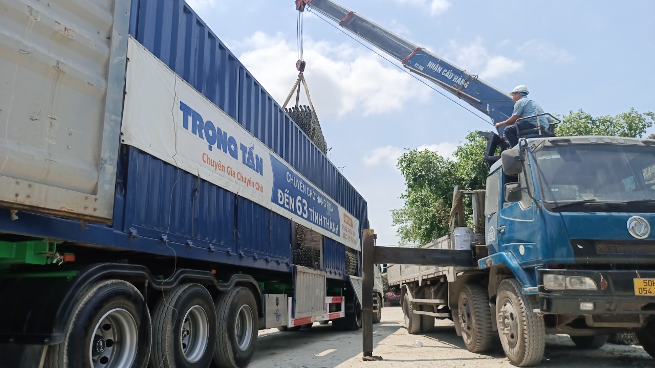 Xe container thùng bạt
