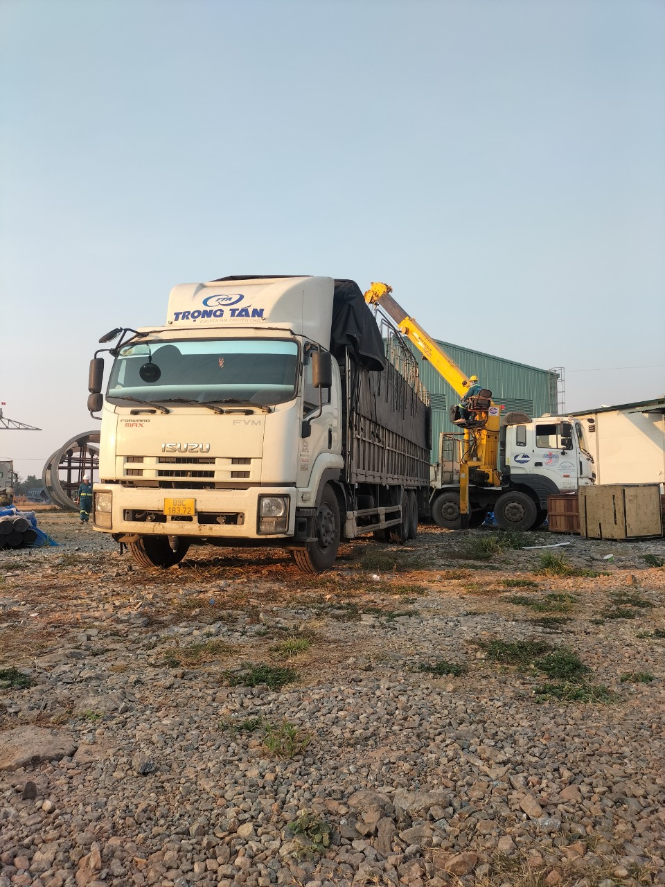 xe tải chở hàng huyện Hóc Môn