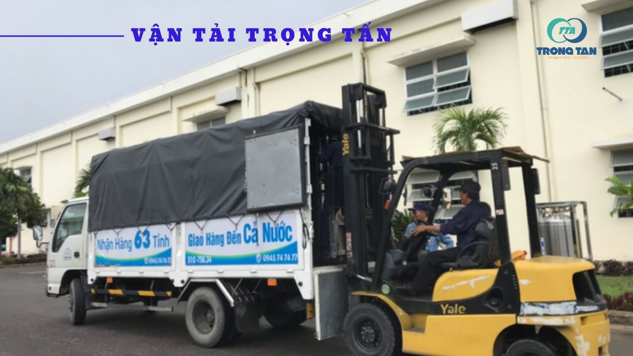 xe tải chở hàng huyện Hóc Môn