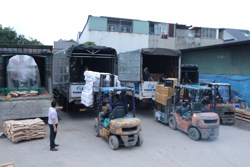 xe tải chở hàng quận Phú Nhuận